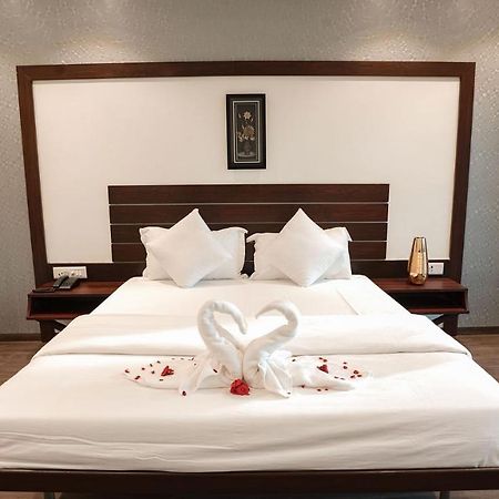 The Windmill Resorts Mālvan Екстериор снимка