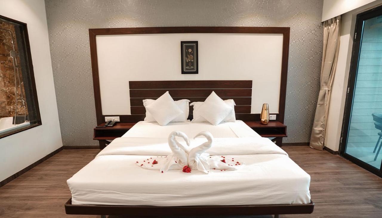 The Windmill Resorts Mālvan Екстериор снимка