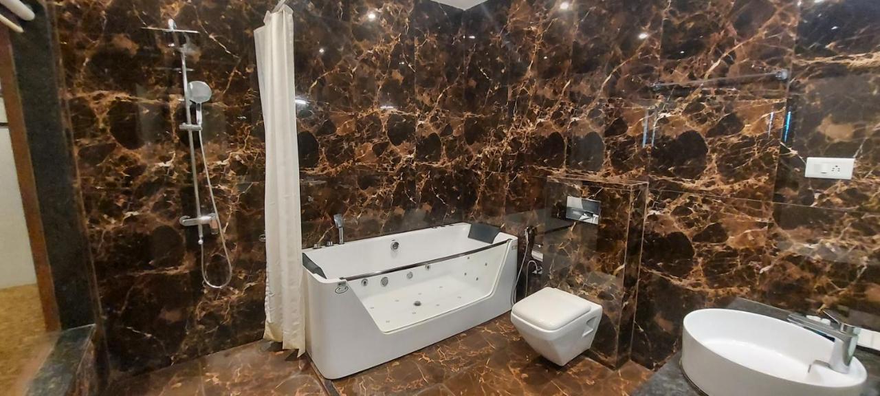 The Windmill Resorts Mālvan Екстериор снимка