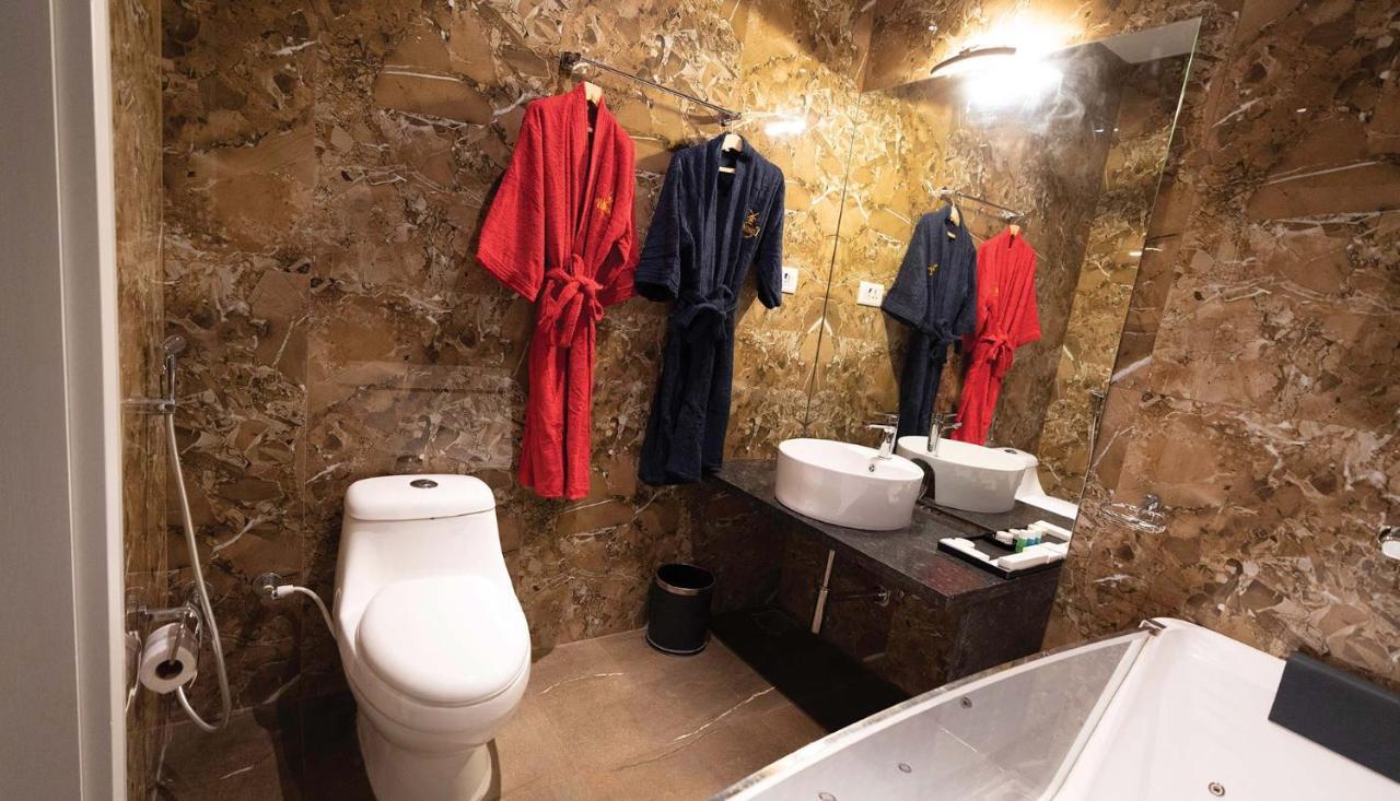 The Windmill Resorts Mālvan Екстериор снимка